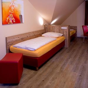 Standard Zimmer mit zwei Einzelbetten